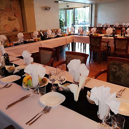 Terra Europe Brontes Hotel Targovichté Extérieur photo