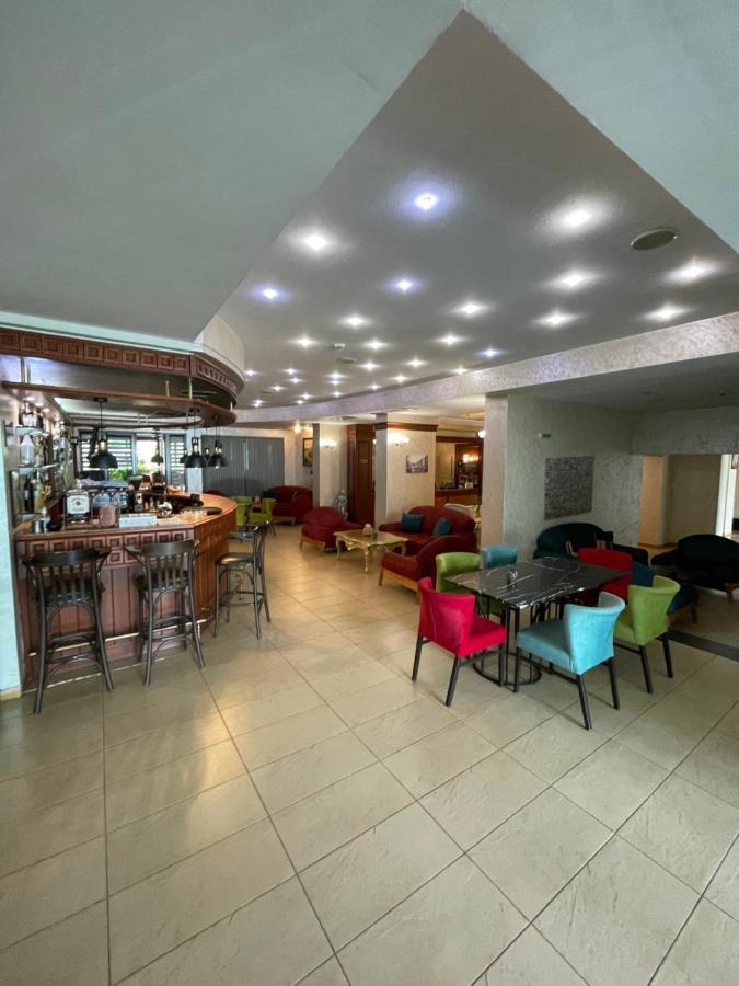 Terra Europe Brontes Hotel Targovichté Extérieur photo