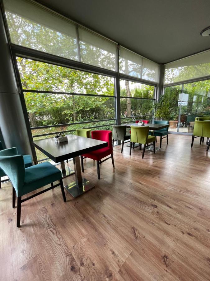 Terra Europe Brontes Hotel Targovichté Extérieur photo