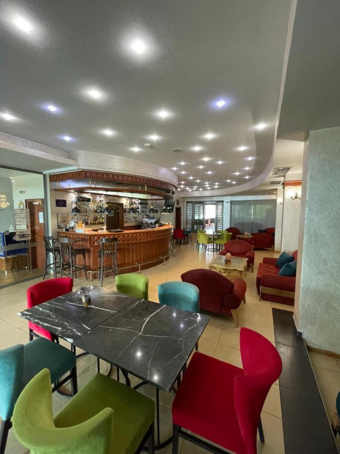 Terra Europe Brontes Hotel Targovichté Extérieur photo