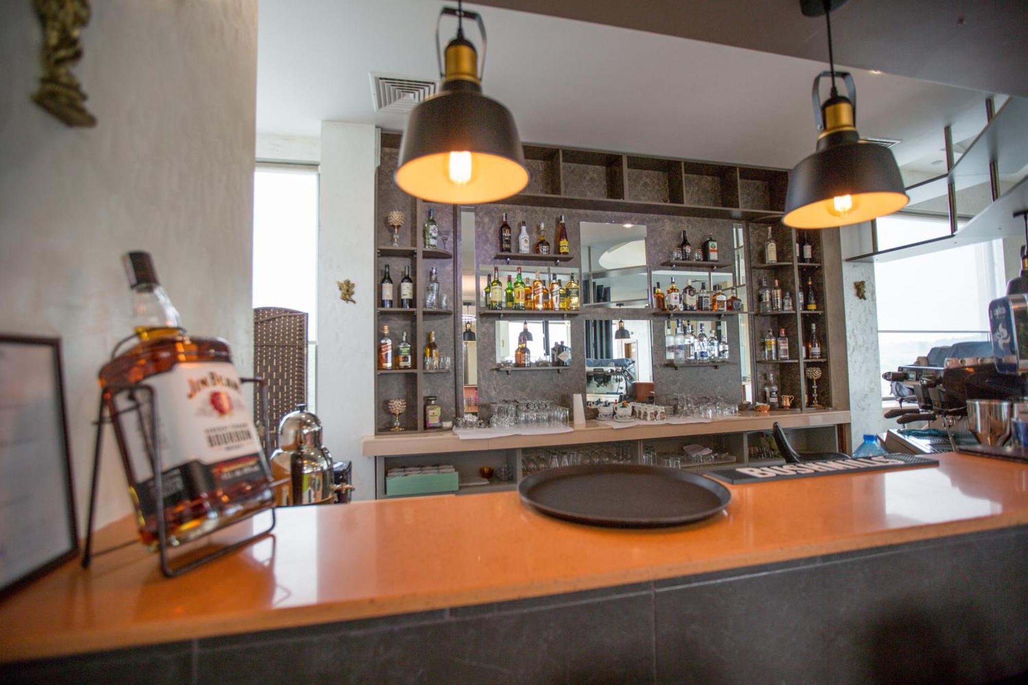 Terra Europe Brontes Hotel Targovichté Extérieur photo