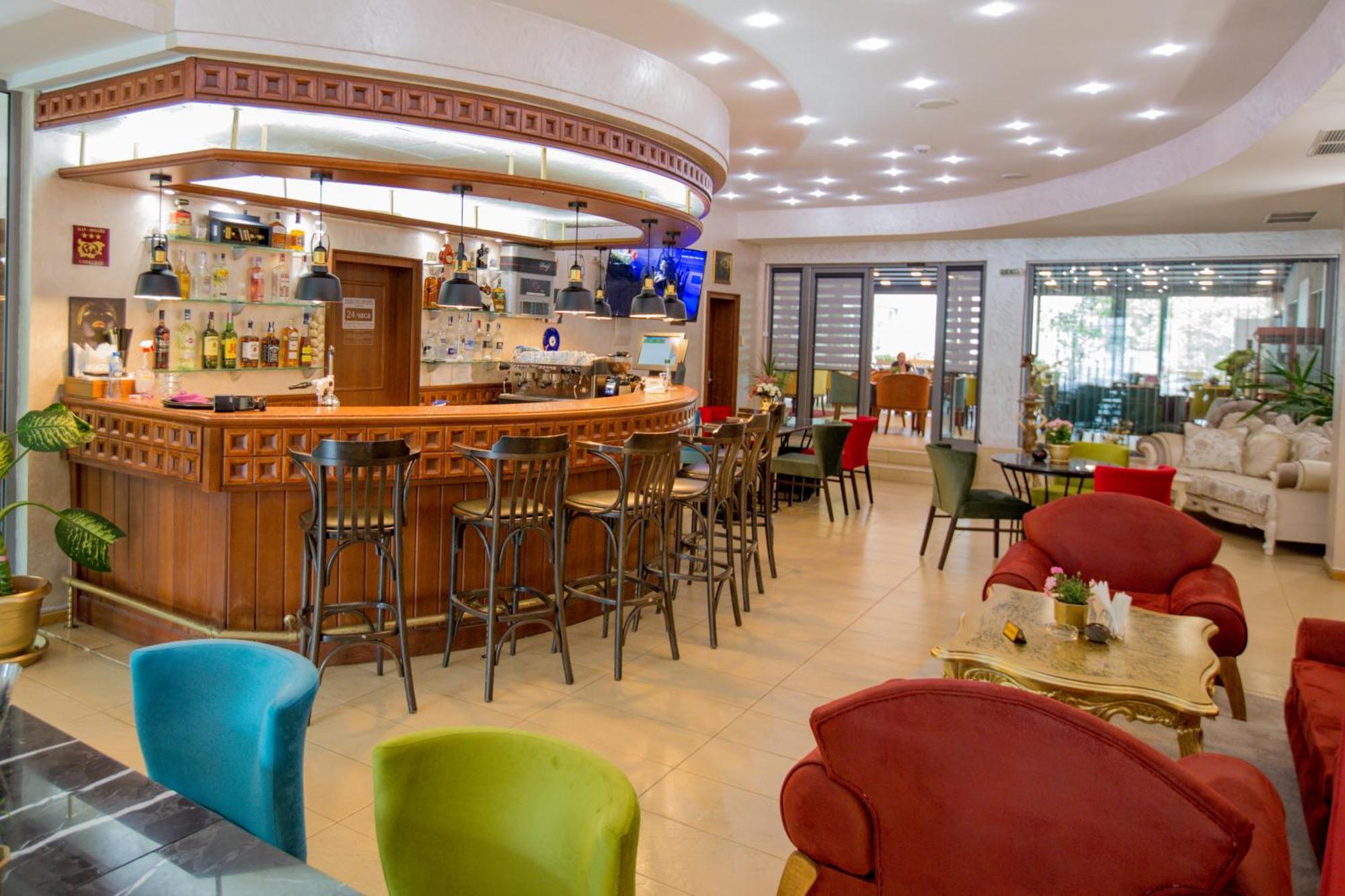 Terra Europe Brontes Hotel Targovichté Extérieur photo