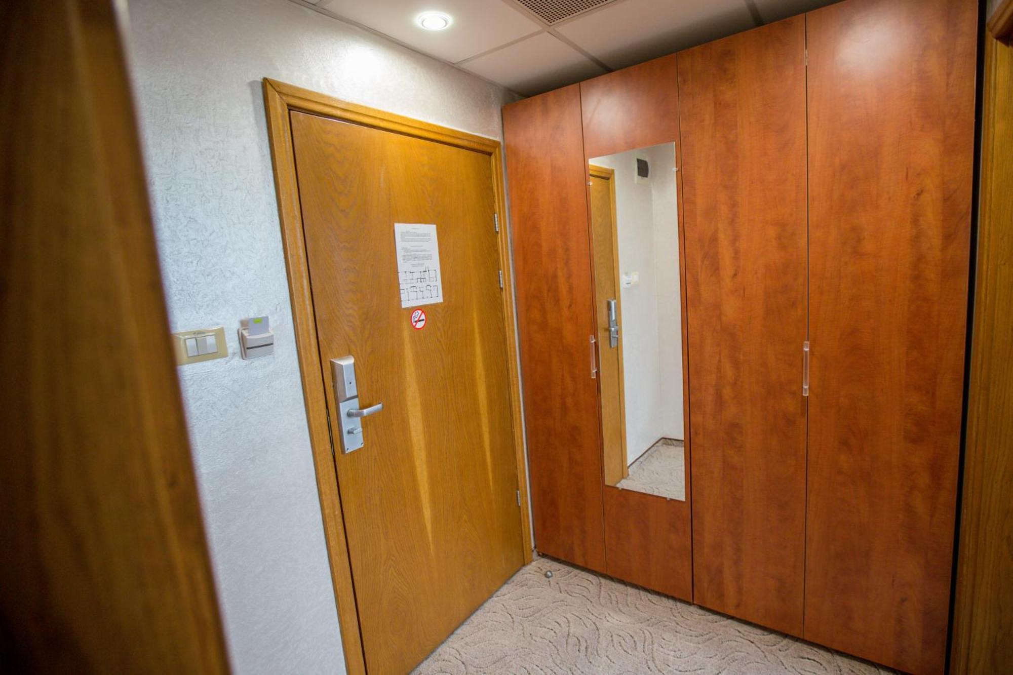 Terra Europe Brontes Hotel Targovichté Extérieur photo