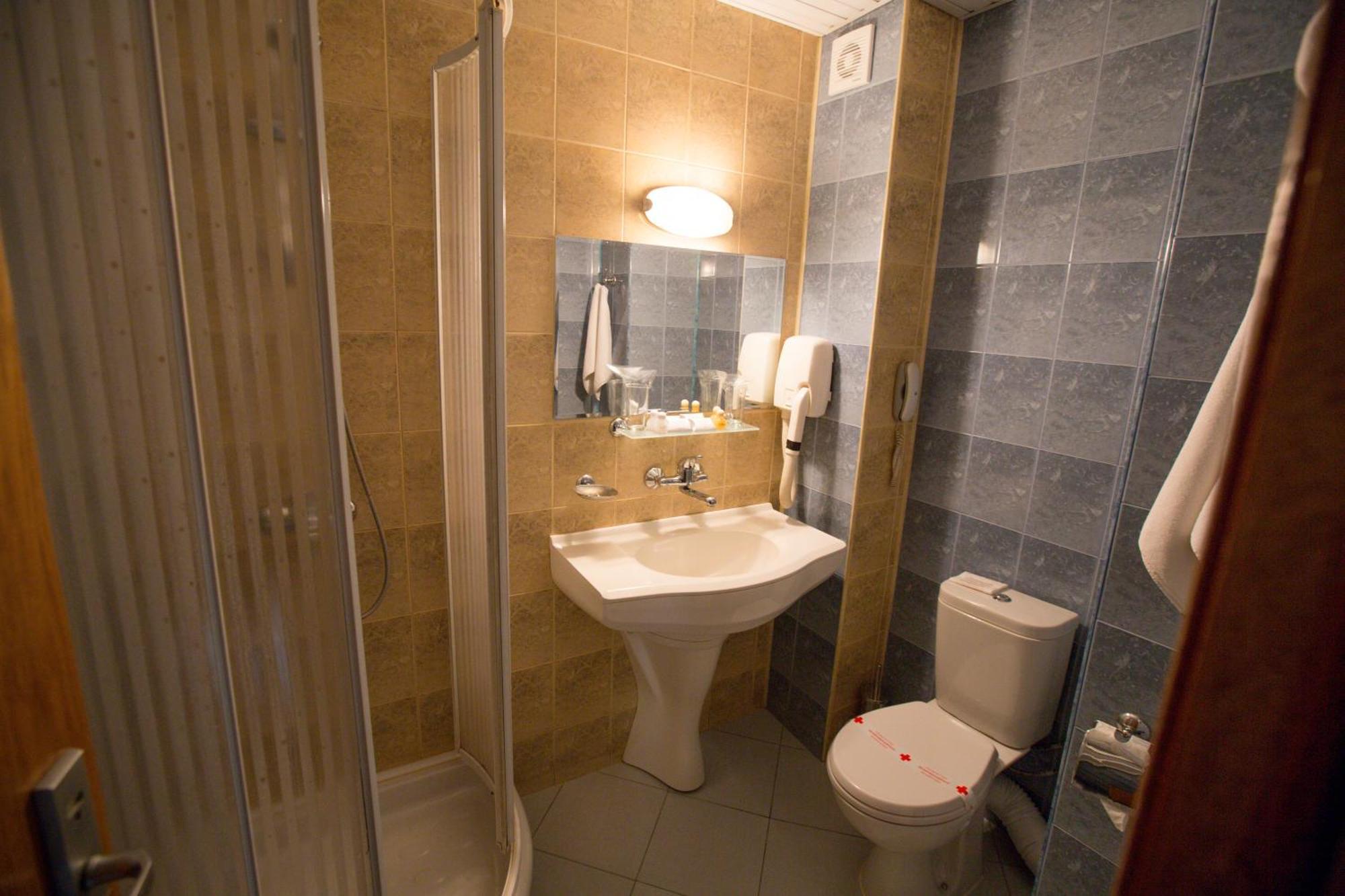 Terra Europe Brontes Hotel Targovichté Extérieur photo