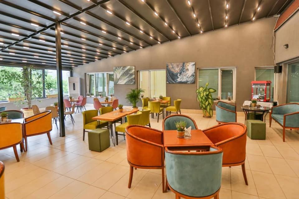 Terra Europe Brontes Hotel Targovichté Extérieur photo