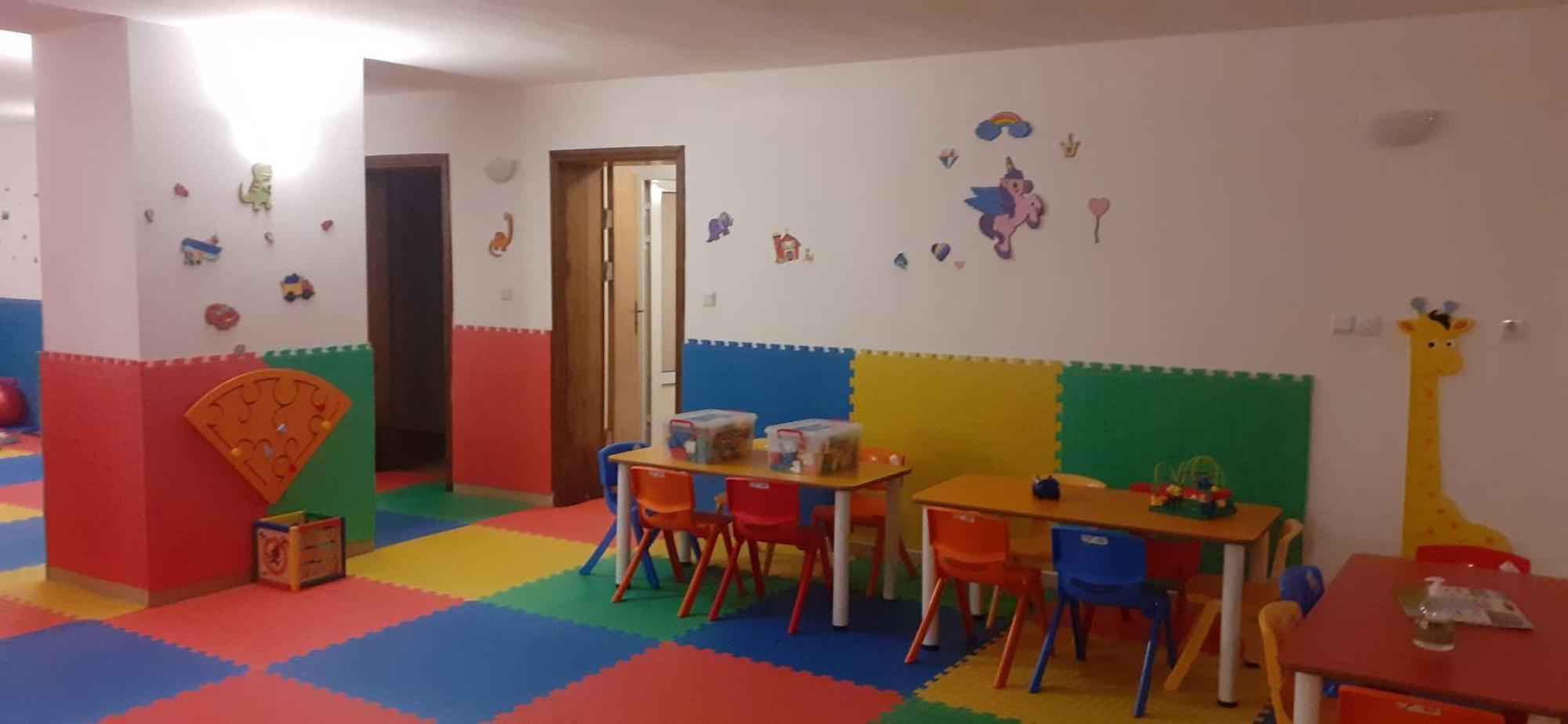 Terra Europe Brontes Hotel Targovichté Extérieur photo