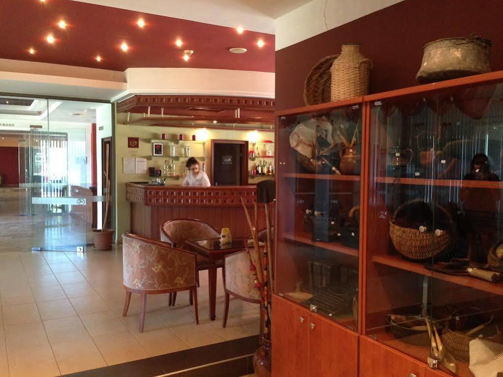 Terra Europe Brontes Hotel Targovichté Extérieur photo