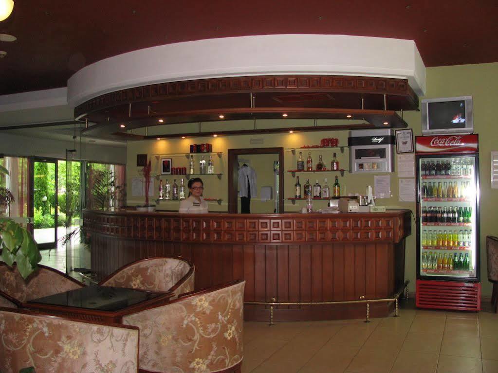 Terra Europe Brontes Hotel Targovichté Extérieur photo