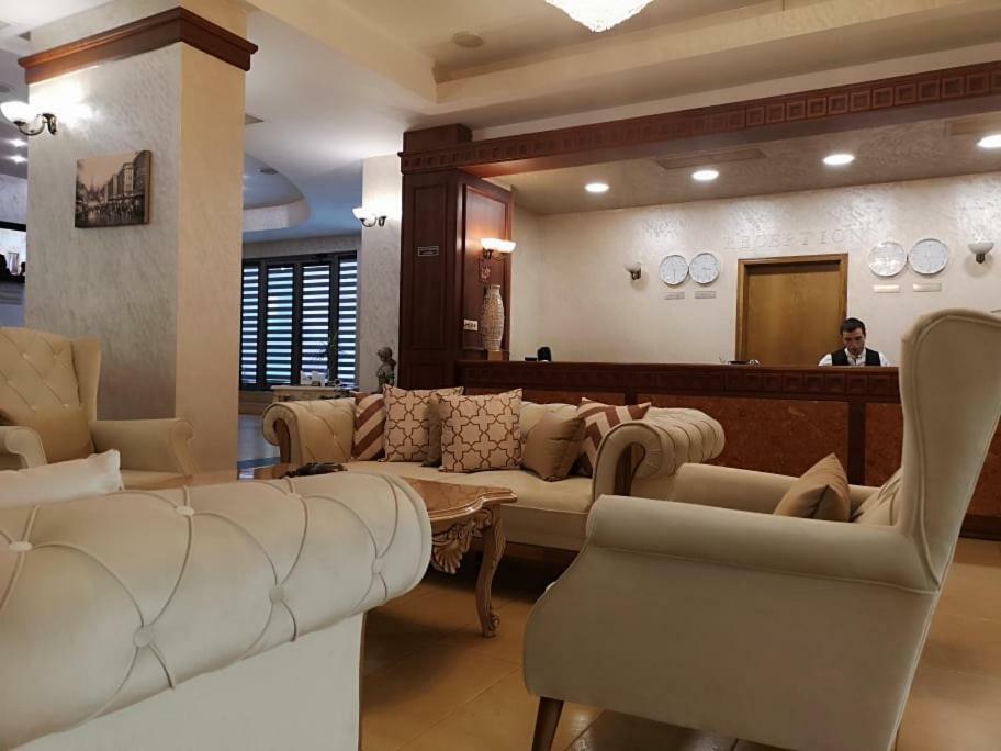 Terra Europe Brontes Hotel Targovichté Extérieur photo
