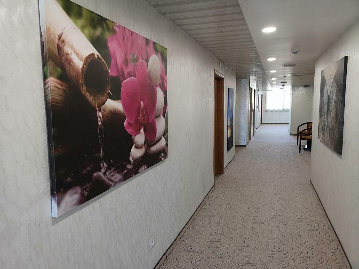 Terra Europe Brontes Hotel Targovichté Extérieur photo