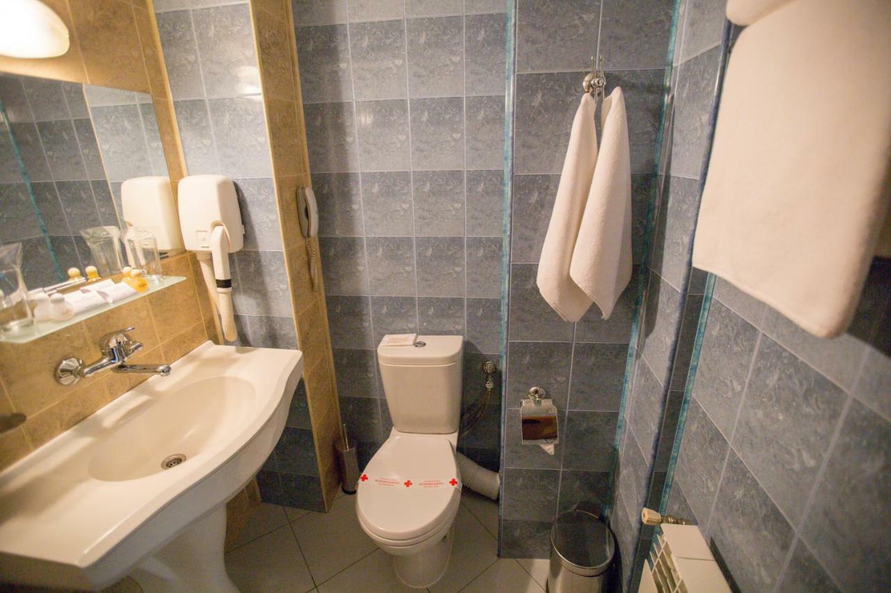 Terra Europe Brontes Hotel Targovichté Extérieur photo