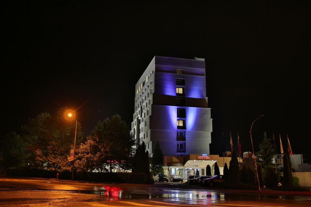 Terra Europe Brontes Hotel Targovichté Extérieur photo