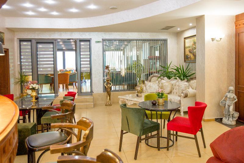 Terra Europe Brontes Hotel Targovichté Extérieur photo