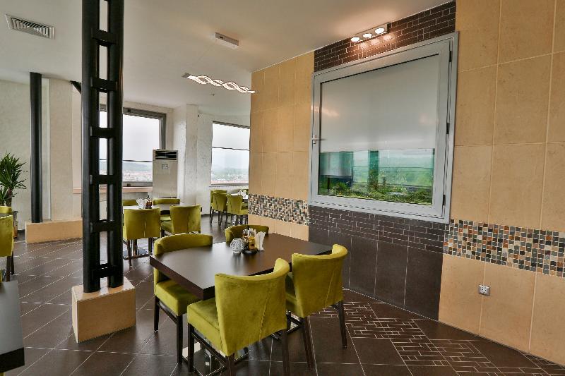 Terra Europe Brontes Hotel Targovichté Extérieur photo